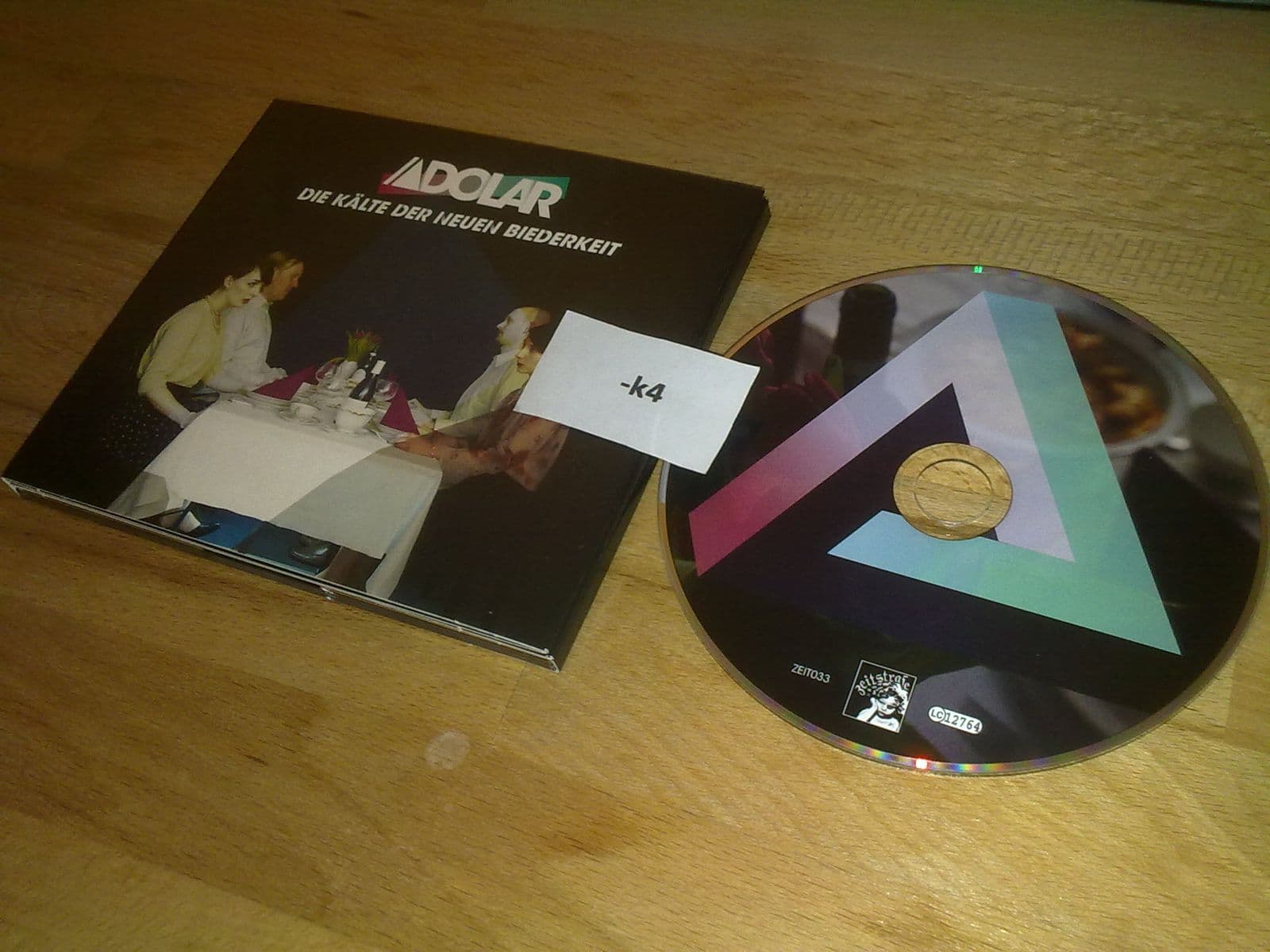 Adolar-Die_Kaelte_Der_Neuen_Biederkeit-_ZEIT033_-DE-CD-FLAC-2013-k4