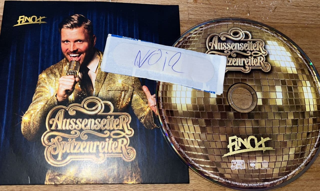 Finch-Aussenseiter_Spitzenreiter-DE-2026-NOiR
