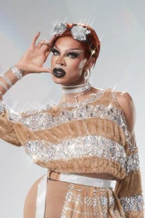 Yvie Oddly